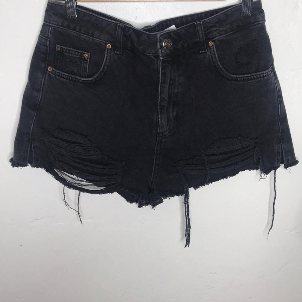 Topshop Black Denim Cut Off Moto Shorts NWT - Picture 3 of 6